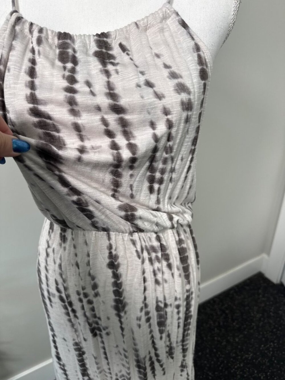 Cynthia Rowley Gray Tie-Dye Maxi Dress M Elastic Waist & Spaghetti Straps Travel - Picture 9 of 16